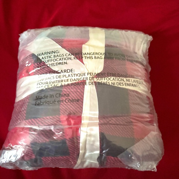 Red Flannel Pattern Robe - Picture 4 of 4